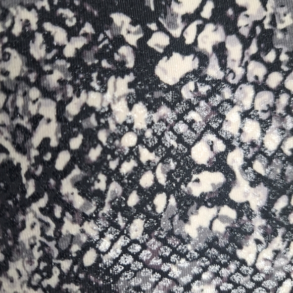 NWT Spanx Faux Leather Grey Snake Shine Leggings Contoured Waistband Sz Large - Picture 6 of 16